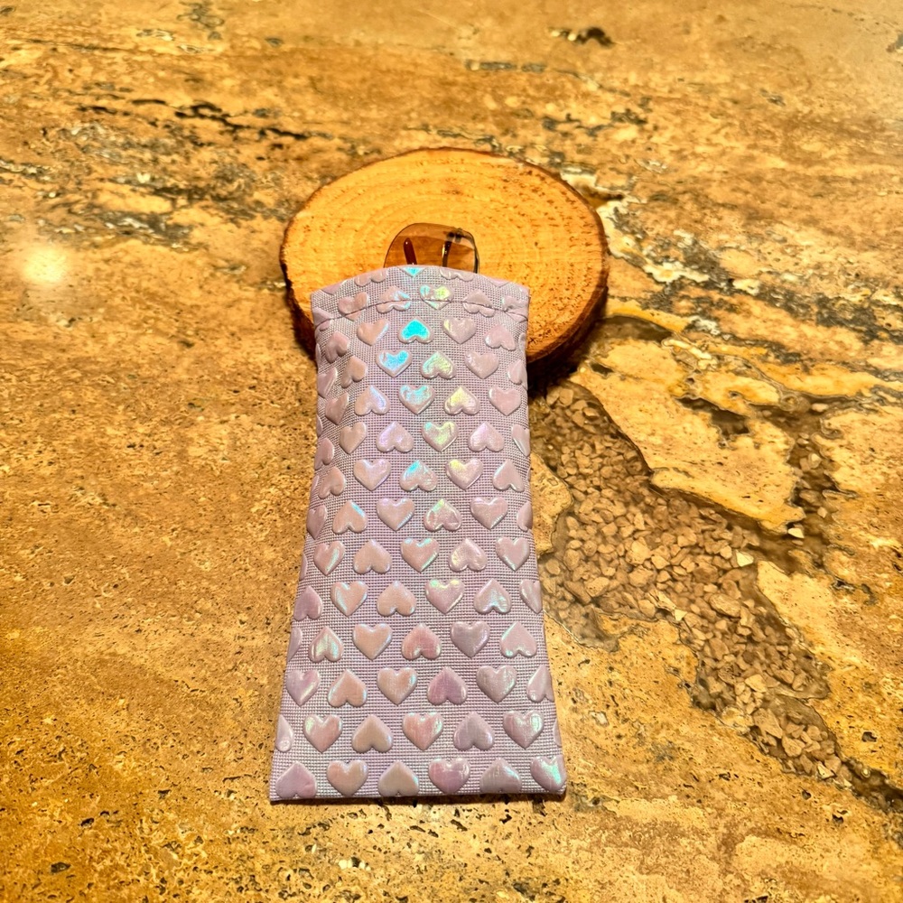 Squeeze Top Closure Iridescent Purple Heart Pattern Glasses Pouch Case